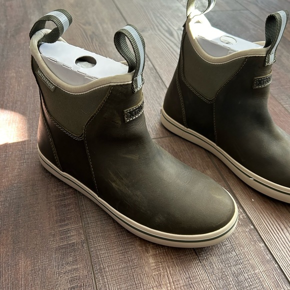 Brand new Xtratuf leather ankle deck boot - Picture 4 of 4